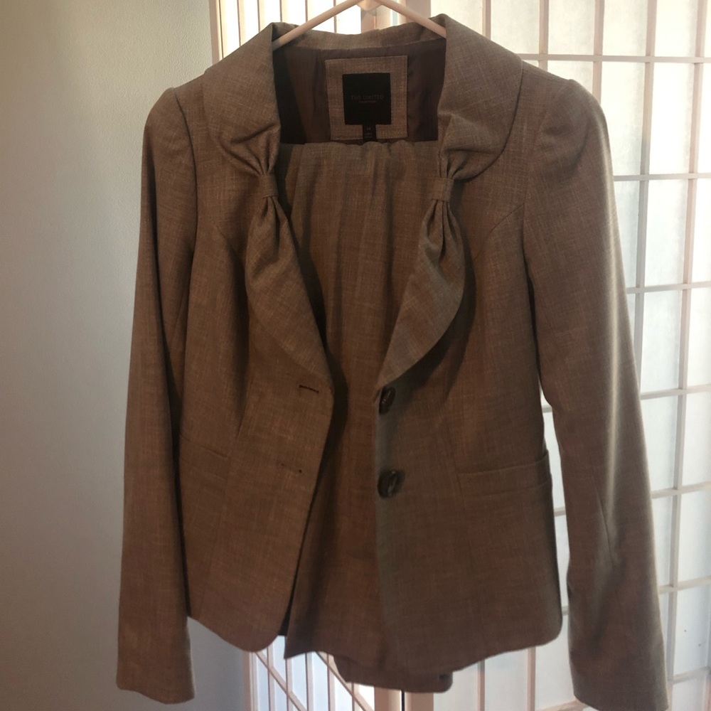 Grayish brown “the limited” suit